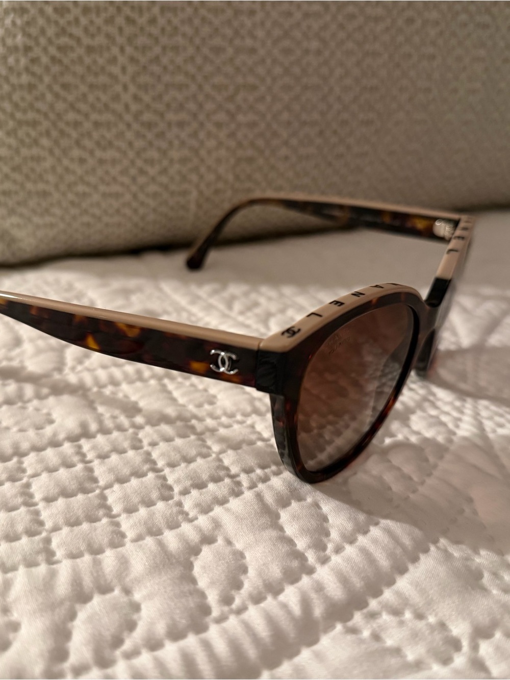 CHANEL Tortoiseshell Round Sunglasses - Brown Gradient